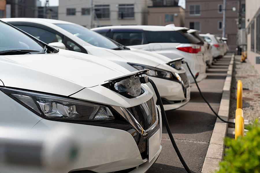 IEA: wereldwijde EV-verkoop herstelt, België leunt sterk op bedrijfswagens